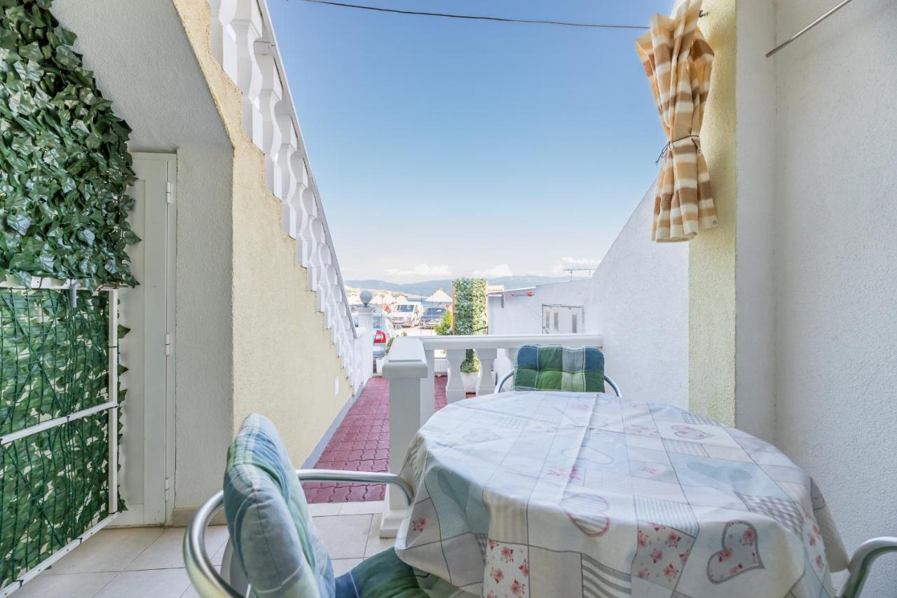 Beach Holiday Baska Apartment